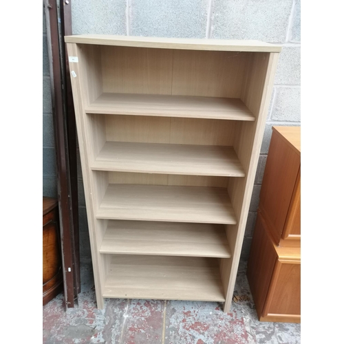 481 - A modern oak effect five tier open bookcase - approx. 165cm high x 89cm wide x 42cm deep