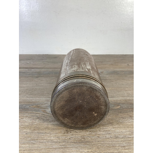 350E - A believed WWI British military mortar shell with broad arrow mark to brass top - approx. 33cm high