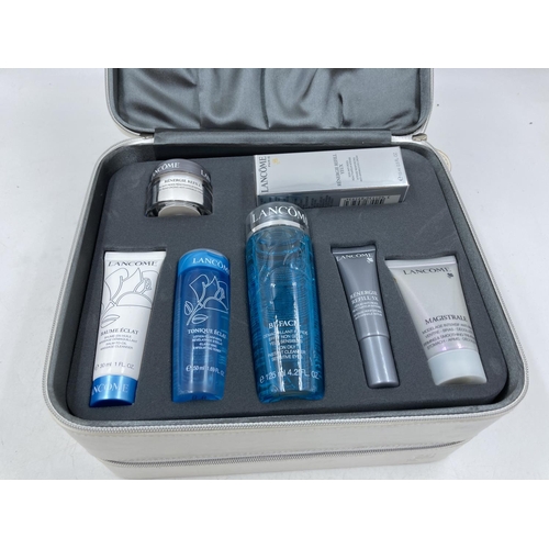 263 - A Lancôme Renergie Refill vanity gift set