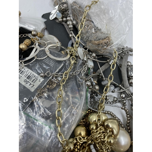 282 - A collection of assorted costume jewellery