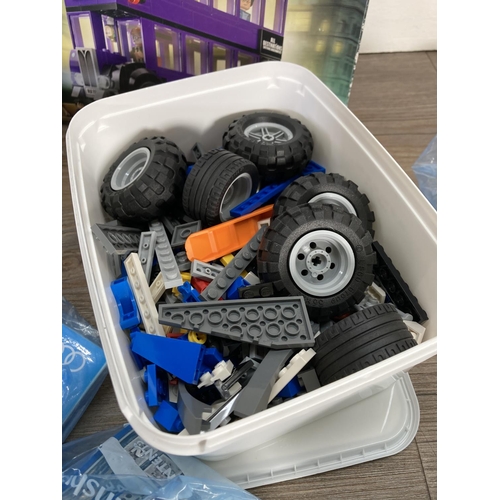 118 - A collection of assorted Lego to include Technic, City, Harry Potter etc.