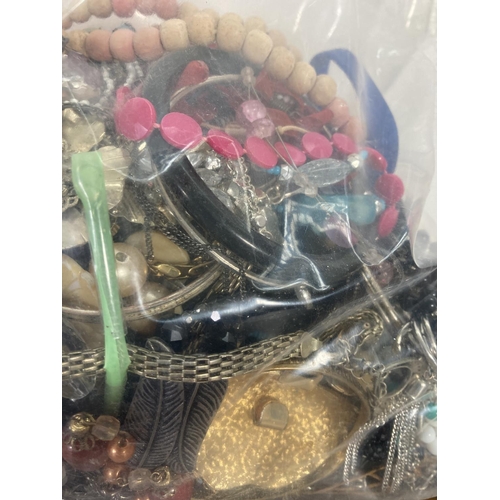 123 - Approx. 2.85kg of costume jewellery