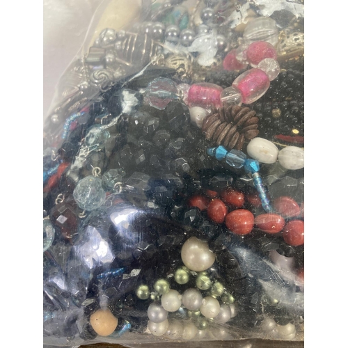 125 - Approx. 2.7kg of costume jewellery