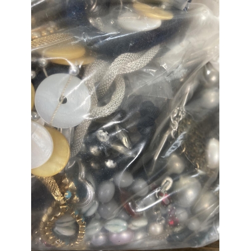 138 - Approx. 10kg of costume jewellery to include bangles, necklaces, rings, earrings etc.