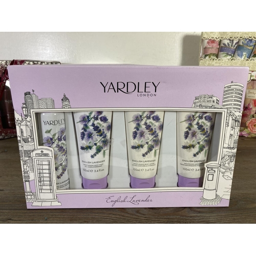 165 - A collection of assorted boxed bath and body sets to include Clinique, Yardley English Lavender, Bay... 