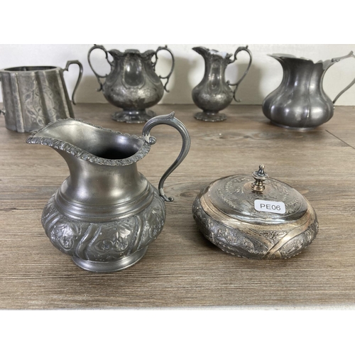 83 - Six pieces of antique and vintage metalware