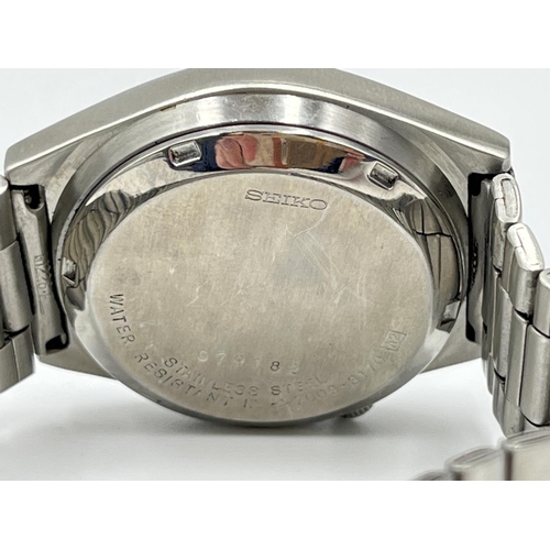 A vintage Seiko 5 automatic 35mm men's wristwatch - ref