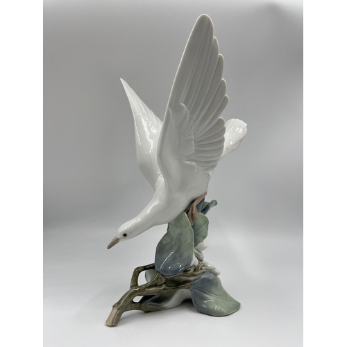 7 - A Lladro Turtle Dove figurine - model no. 4450