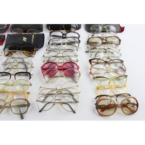123 - A large collection of glasses and sunglasses to include Polaroid etc.