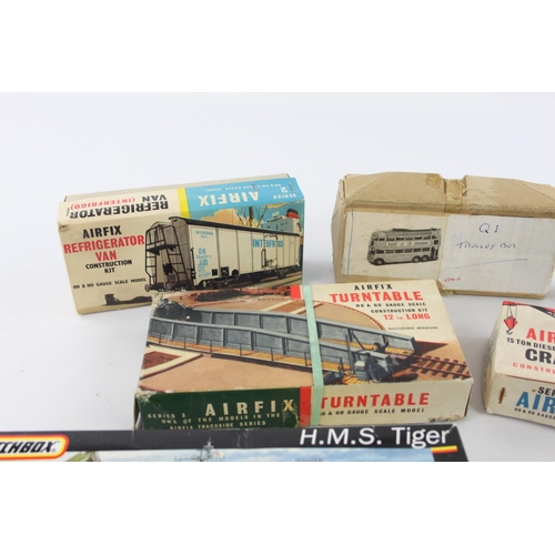88 - A collection of vintage scale model kits to include Airfix, Revell, Matchbox etc.