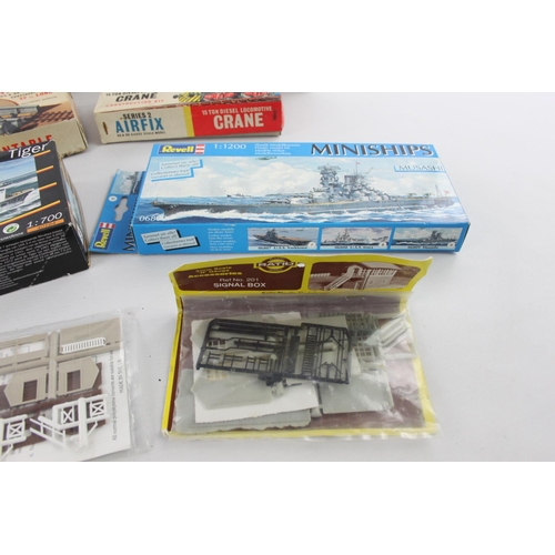 88 - A collection of vintage scale model kits to include Airfix, Revell, Matchbox etc.