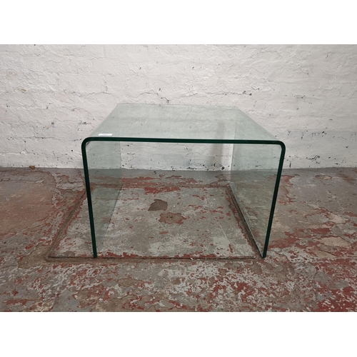 340 - A contemporary heavy clear glass side table