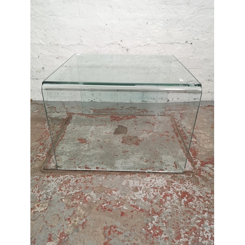 340 - A contemporary heavy clear glass side table