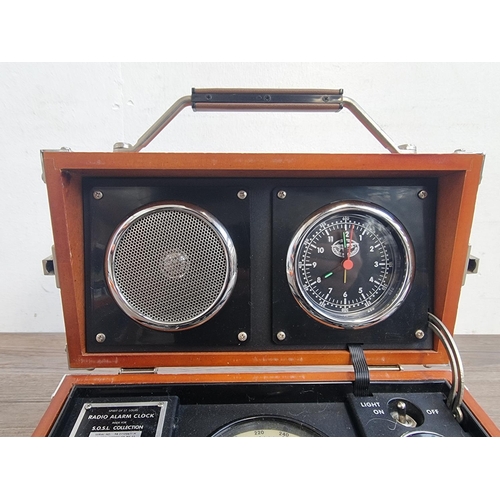 460 - A Spirit of St. Louis novelty three band radio alarm clock