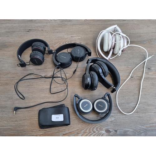 462 - A collection of headphones to include Pioneer etc.