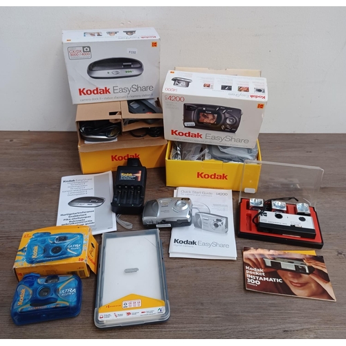 451 - A collection of Kodak items to include boxed EasyShare Camera Dock II and CX4200 digital camera, cas... 