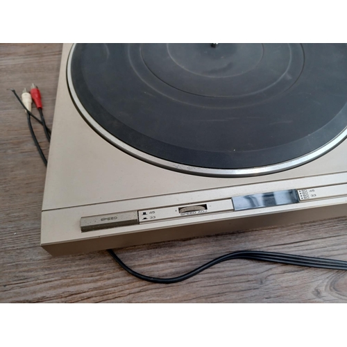 471A - A Pioneer PL-4 direct drive two speed turntable with polymer graphite low-mass high tracking ability... 