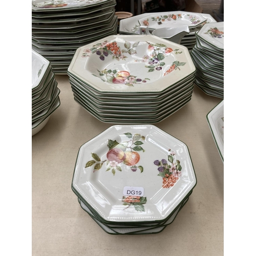 40 - A collection of Johnson Brothers Eternal Beau dinnerware