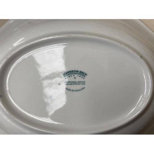 40 - A collection of Johnson Brothers Eternal Beau dinnerware
