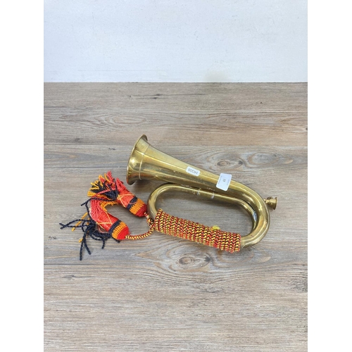 65 - A vintage brass bugle - approx. 28cm wide