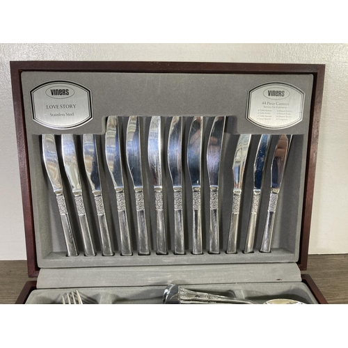 67 - A Viner's Lovestory canteen of stainless steel cutlery