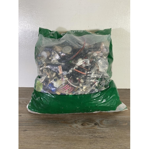 103 - Approx. 10kg of costume jewellery