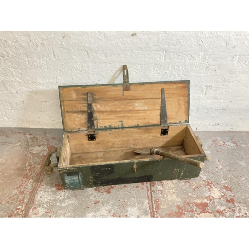 238 - A vintage military green painted wooden crate with shovel - approx. 25cm high x 88cm wide x 30cm dee... 