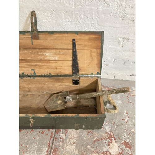 238 - A vintage military green painted wooden crate with shovel - approx. 25cm high x 88cm wide x 30cm dee... 