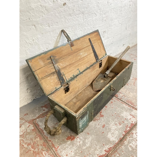 238 - A vintage military green painted wooden crate with shovel - approx. 25cm high x 88cm wide x 30cm dee... 