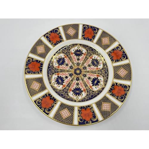 8 - A Royal Crown Derby 1128 Old Imari 21.5cm plate