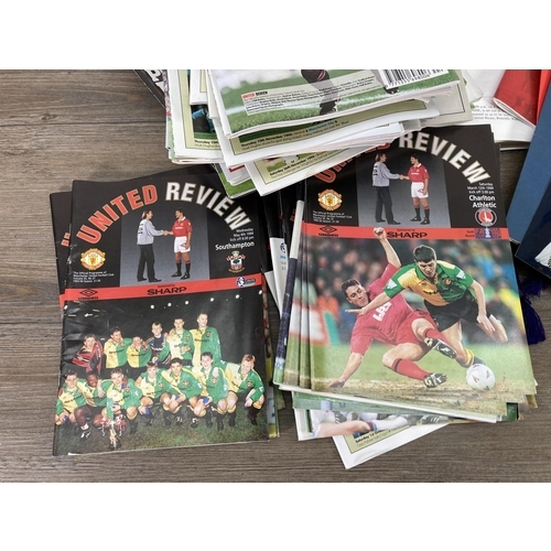 173 - A collection of Manchester United Football Club memorabilia to include signed photograph, United Rev... 