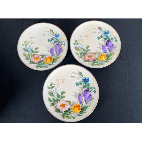 204 - Six Bossons chalkware wall plaques comprising four Floral spray and one Camellia