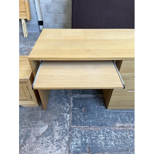 1015 - A modern oak effect office desk with three drawers and pull-out tray - approx. 74cm high x 120cm wid... 