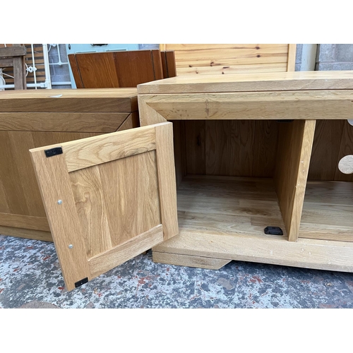 1016 - A modern oak TV stand with two cupboard doors - approx. 48cm high x 124cm wide x 45cm deep