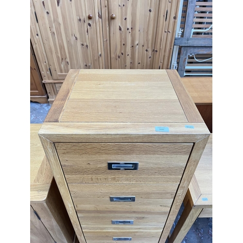 1020 - A modern oak chest of five drawers - approx. 118cm high x 48cm wide x 42cm deep