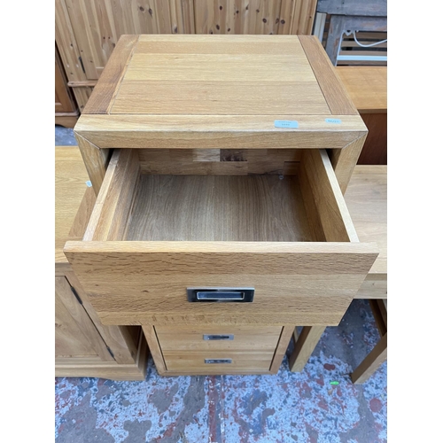 1020 - A modern oak chest of five drawers - approx. 118cm high x 48cm wide x 42cm deep