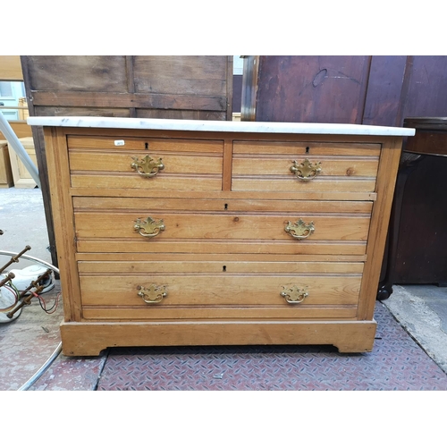 1039 - An Edwardian pine and marble top chest of two short over two long drawers - approx. 75cm high x 103c... 