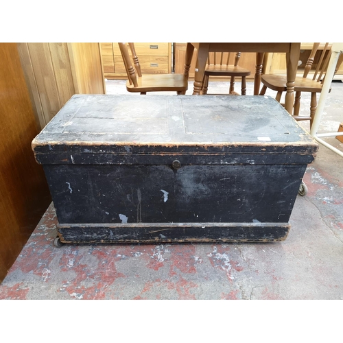 1043 - A Victorian pine blanket box - approx. 48cm high x 90cm wide x 48cm deep