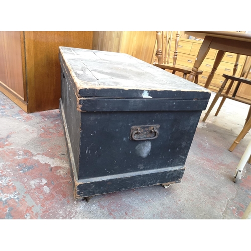 1043 - A Victorian pine blanket box - approx. 48cm high x 90cm wide x 48cm deep