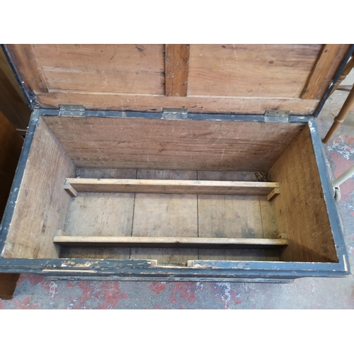 1043 - A Victorian pine blanket box - approx. 48cm high x 90cm wide x 48cm deep