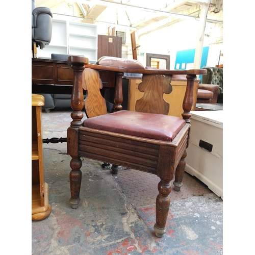 1098 - An early 20th century oak corner chair