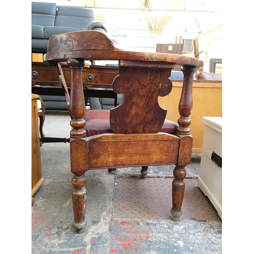 1098 - An early 20th century oak corner chair