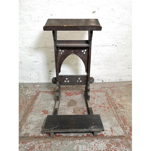 1112 - An early 20th century oak child's prayer stand - approx. 72cm high x 38cm wide x 54cm deep