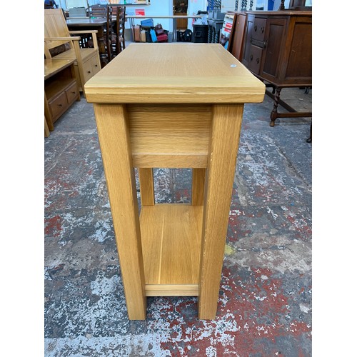 1129 - A modern solid oak single drawer two tier side table - approx. 85.5cm high x 65cm wide x 35cm deep