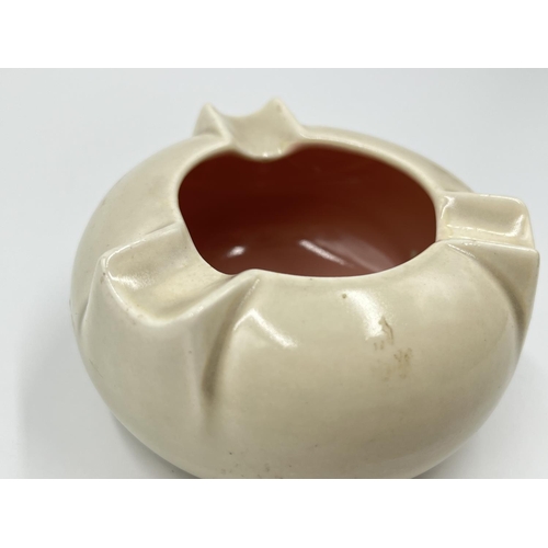 1173 - An Art Deco Clarice Cliff Newport Pottery Co. ashtray - approx. 4.5cm high x 9cm in diameter