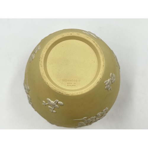 290 - A Wedgwood primrose yellow Prunus Blossom ginger jar and cover - approx. 13cm high