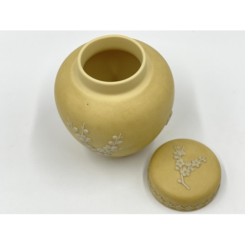 291 - A Wedgwood primrose yellow Prunus Blossom ginger jar and cover - approx. 10cm high