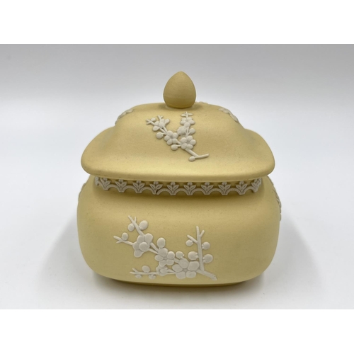 293 - Two pieces of Wedgwood Jasperware, one yellow Chariot design trinket dish - approx. 11cm diameter an... 