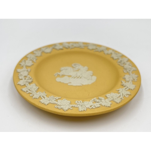 293 - Two pieces of Wedgwood Jasperware, one yellow Chariot design trinket dish - approx. 11cm diameter an... 