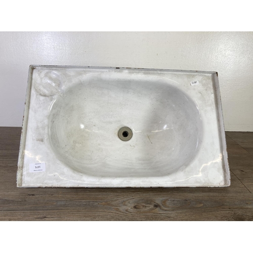 449 - A vintage white enamel sink - approx. 52cm wide x 32cm deep